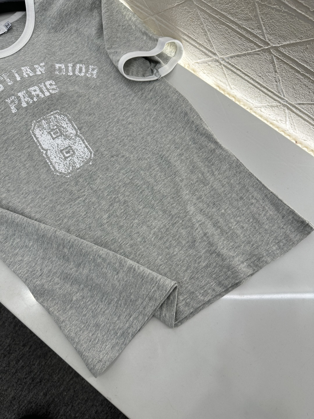 ♥Dio*♥2025新品上架 圆领印花做旧𝑇𝑒𝑒定制YB斜纹全棉材质，透气舒适，质感十足，常规短袖T恤裁