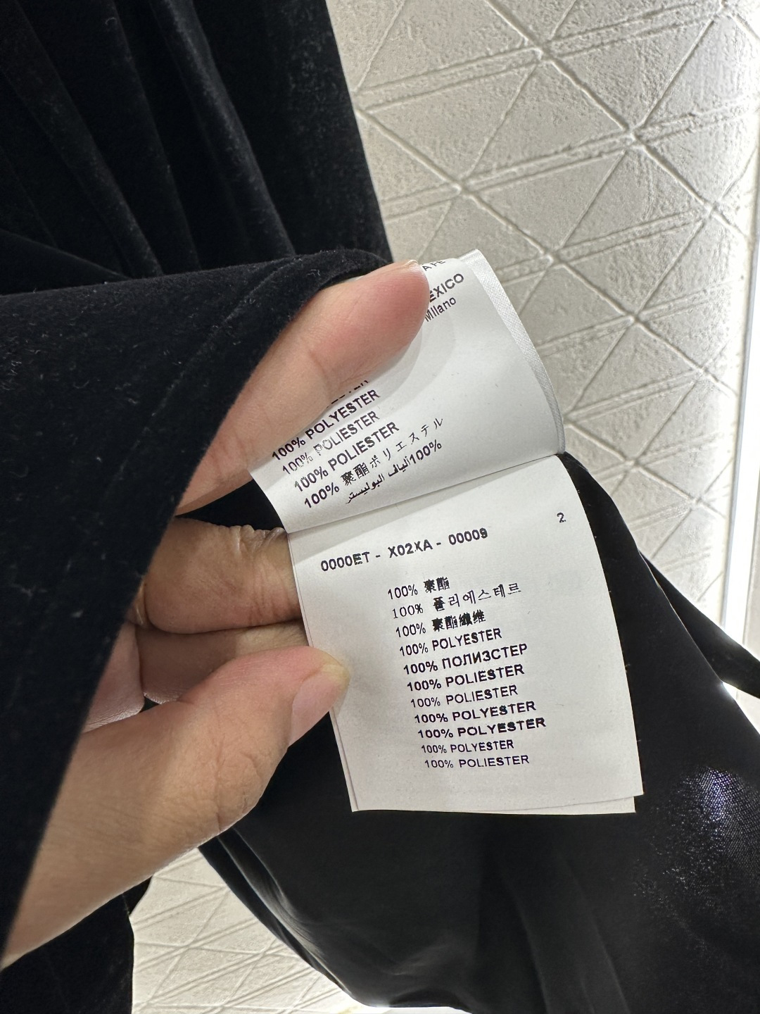 ♥Miumi*♥2025新品上架 圆领木耳边丝绒连衣裙定制YB进口丝绒材质，质感光泽，亲肤舒适，直筒裁剪