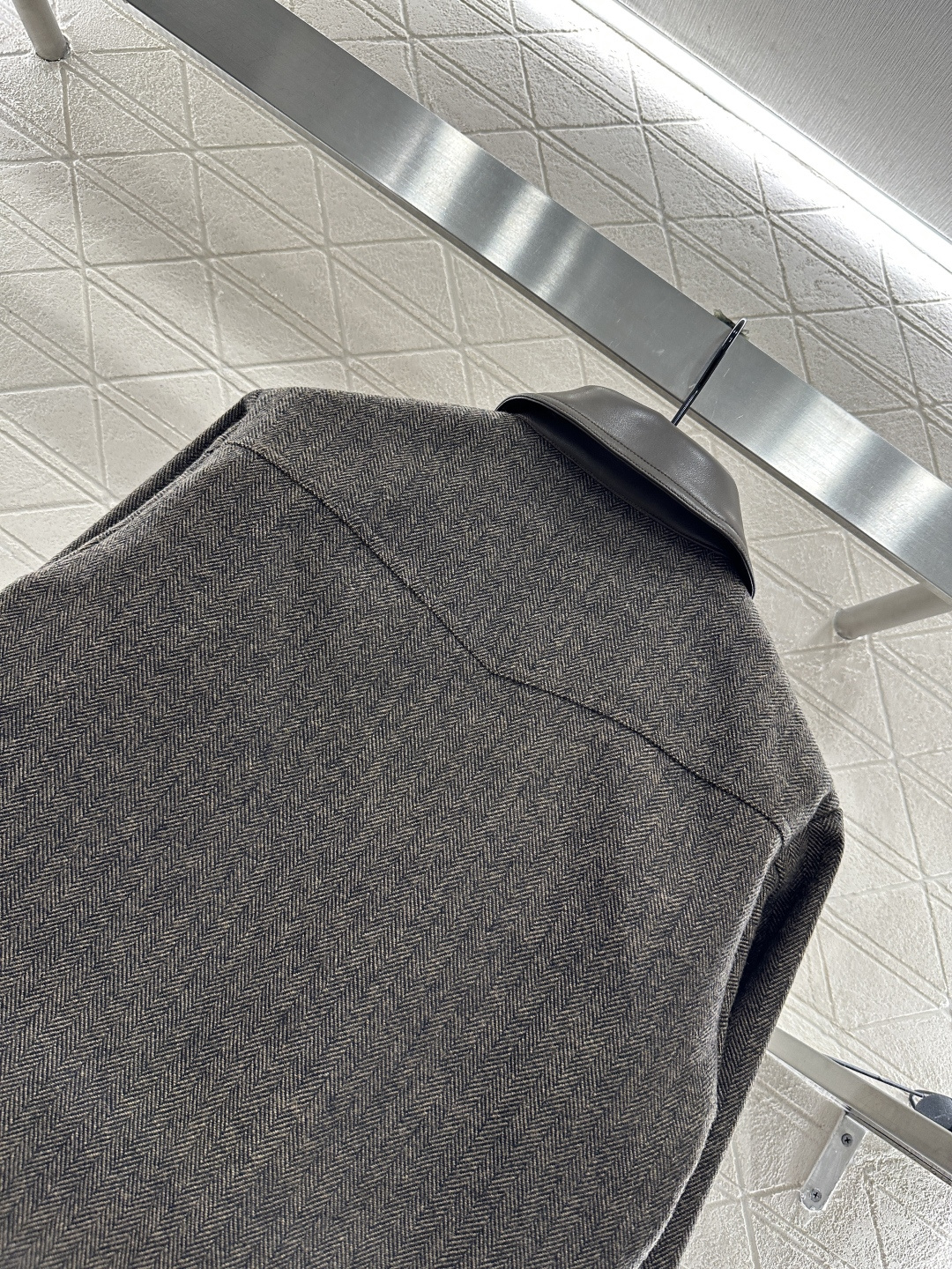 ♥Celim*♥2025新品上架 拼皮翻领夹克外套定制YB进口羊毛呢材质，质感光泽，挺括有型，翻领夹克外