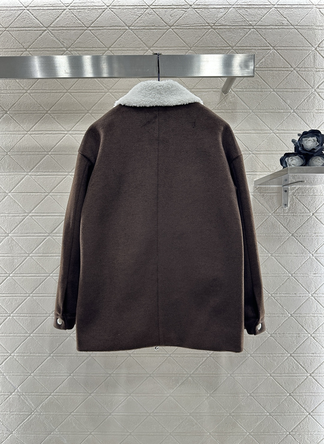 ♥Louis vuitto*♥2025新品上架 羊羔绒翻领中长款外套定制YB羊毛呢➕泰迪羊羔绒材质，大身