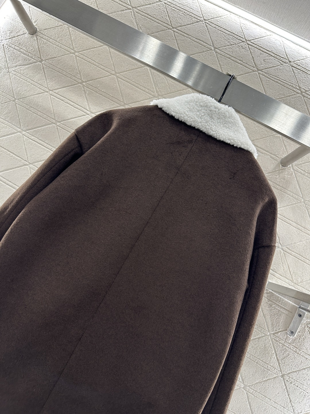 ♥Louis vuitto*♥2025新品上架 羊羔绒翻领中长款外套定制YB羊毛呢➕泰迪羊羔绒材质，大身