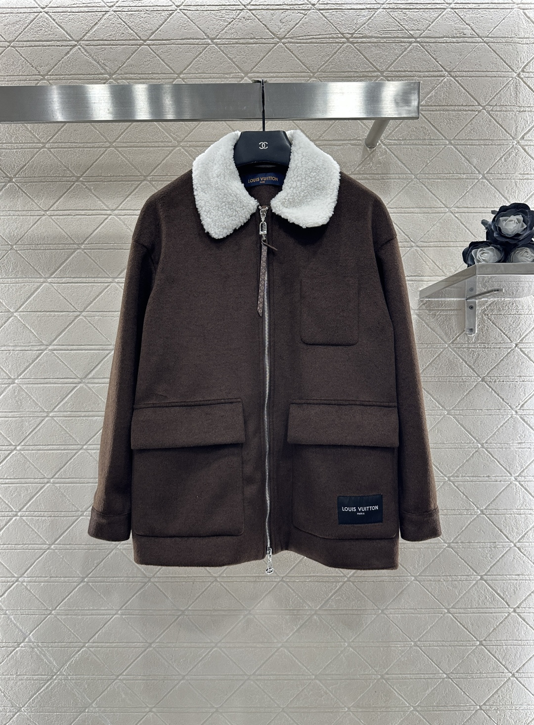 ♥Louis vuitto*♥2025新品上架 羊羔绒翻领中长款外套定制YB羊毛呢➕泰迪羊羔绒材质，大身