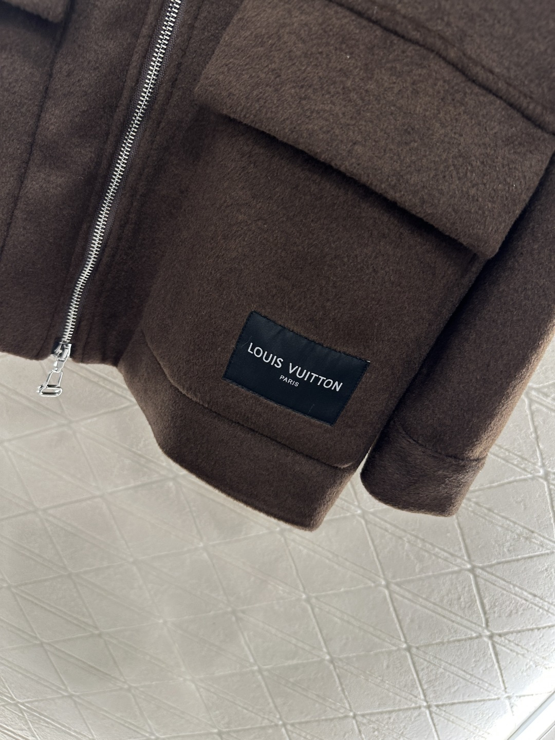 ♥Louis vuitto*♥2025新品上架 羊羔绒翻领中长款外套定制YB羊毛呢➕泰迪羊羔绒材质，大身