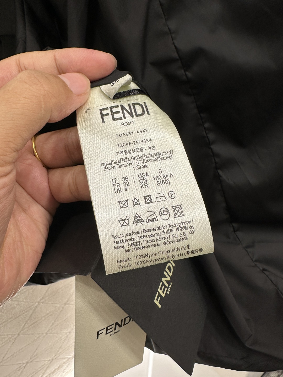 ♥Fend*♥2025新品上架 连帽收腰提花中长款羽绒服定制YB防风防水尼龙材质，白鹅绒填充内里，整件轻