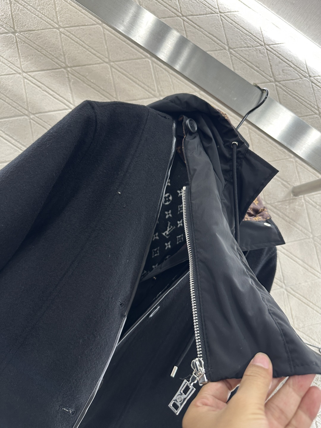 ♥Louis vuitto*♥2025新品上架 可拆卸连帽拼接棉服外套定制YB进口羊毛呢➕尼龙材质，工艺