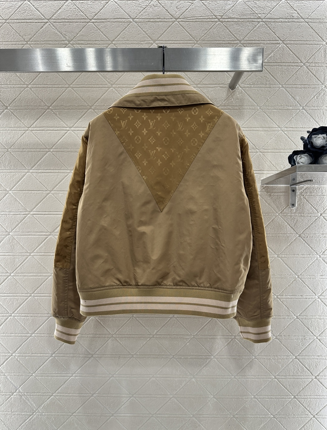 ♥Louis vuitto*♥2025新品上架 立领棉服外套定制YB进口防水防风尼龙材质，羽绒棉填充内里