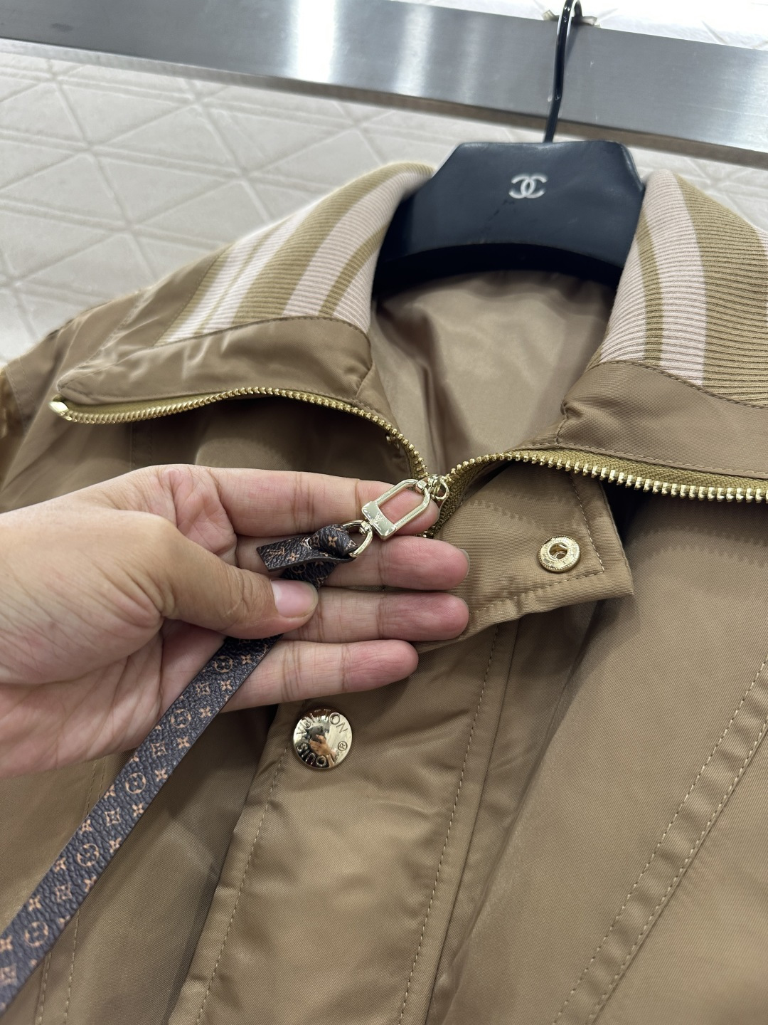 ♥Louis vuitto*♥2025新品上架 立领棉服外套定制YB进口防水防风尼龙材质，羽绒棉填充内里