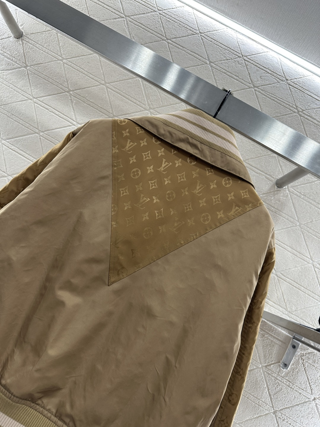 ♥Louis vuitto*♥2025新品上架 立领棉服外套定制YB进口防水防风尼龙材质，羽绒棉填充内里