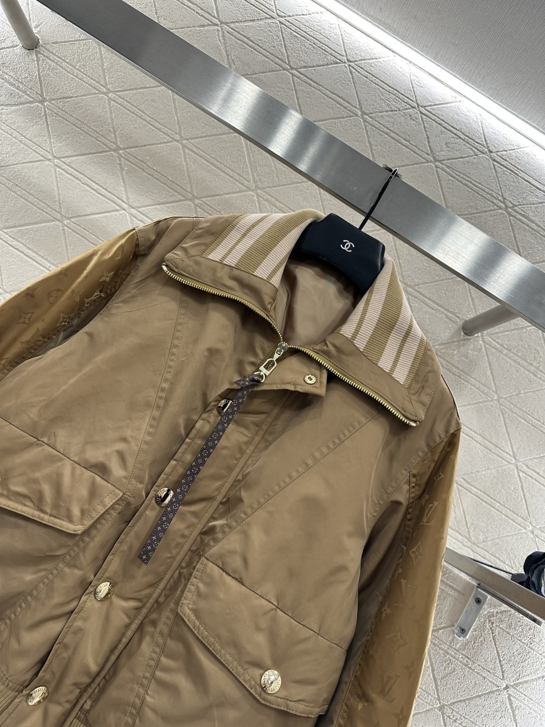 ♥Louis vuitto*♥2025新品上架 立领棉服外套定制YB进口防水防风尼龙材质，羽绒棉填充内里