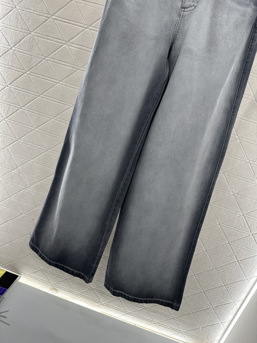 ♥Dio*♥2025新品上架 磨白晕染牛仔长裤定制YB斜纹棉牛仔面料，透气性佳，柔软亲肤，高腰系扣对称口