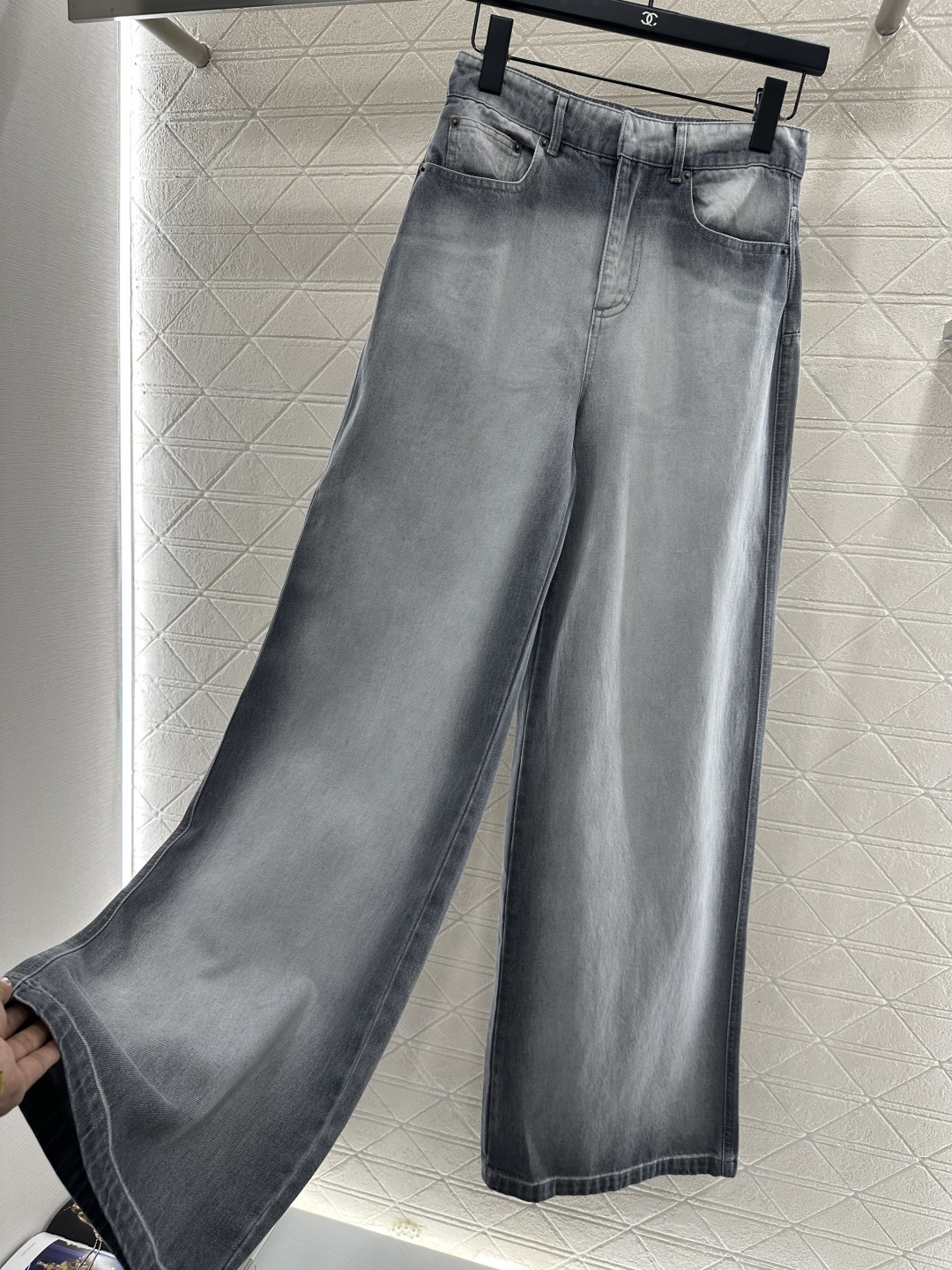 ♥Dio*♥2025新品上架 磨白晕染牛仔长裤定制YB斜纹棉牛仔面料，透气性佳，柔软亲肤，高腰系扣对称口