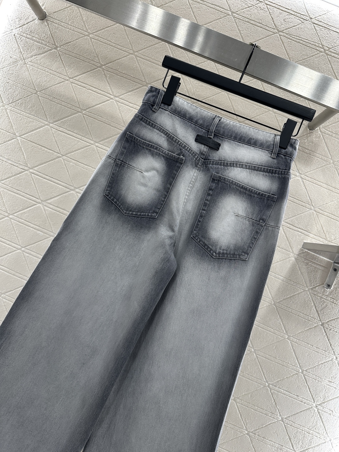 ♥Dio*♥2025新品上架 磨白晕染牛仔长裤定制YB斜纹棉牛仔面料，透气性佳，柔软亲肤，高腰系扣对称口