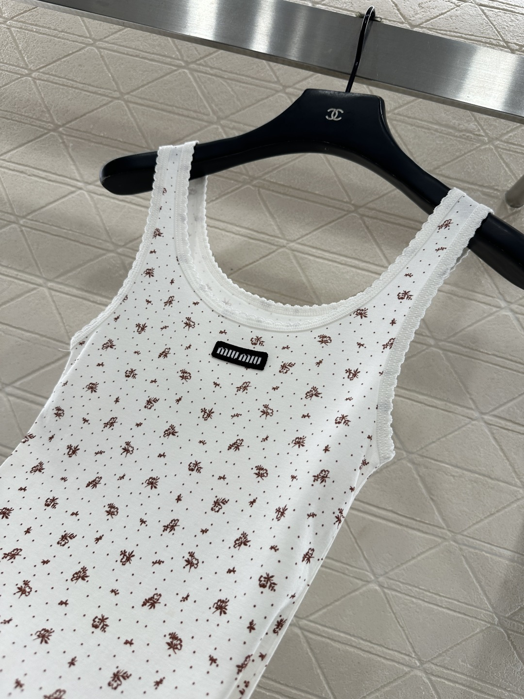 ♥Miuni*♥2025新品上架 修身U领碎花背心定制YB斜纹全棉材质，清透舒适，弹力十足，U型领修身背