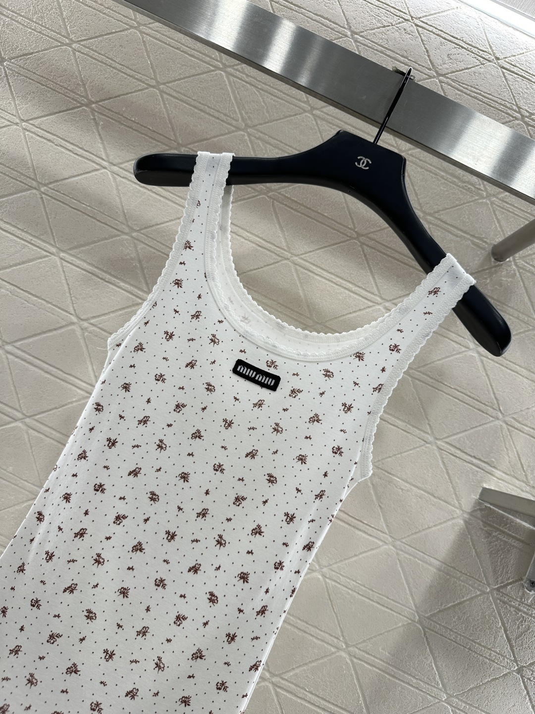 ♥Miuni*♥2025新品上架 修身U领碎花背心定制YB斜纹全棉材质，清透舒适，弹力十足，U型领修身背