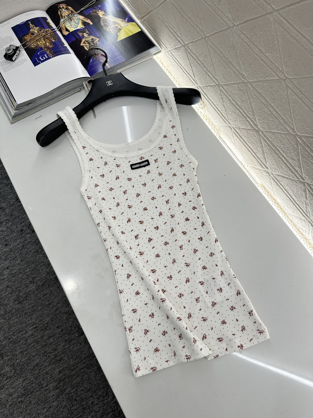 ♥Miuni*♥2025新品上架 修身U领碎花背心定制YB斜纹全棉材质，清透舒适，弹力十足，U型领修身背