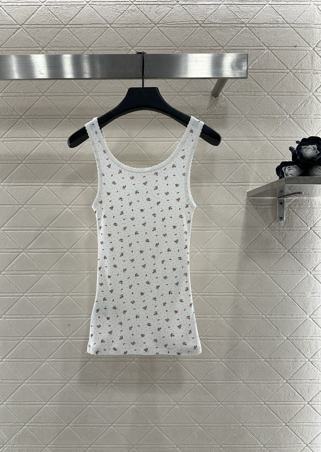 ♥Miuni*♥2025新品上架 修身U领碎花背心定制YB斜纹全棉材质，清透舒适，弹力十足，U型领修身背