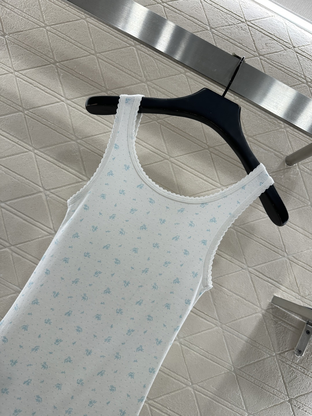 ♥Miuni*♥2025新品上架 修身U领碎花背心定制YB斜纹全棉材质，清透舒适，弹力十足，U型领修身背