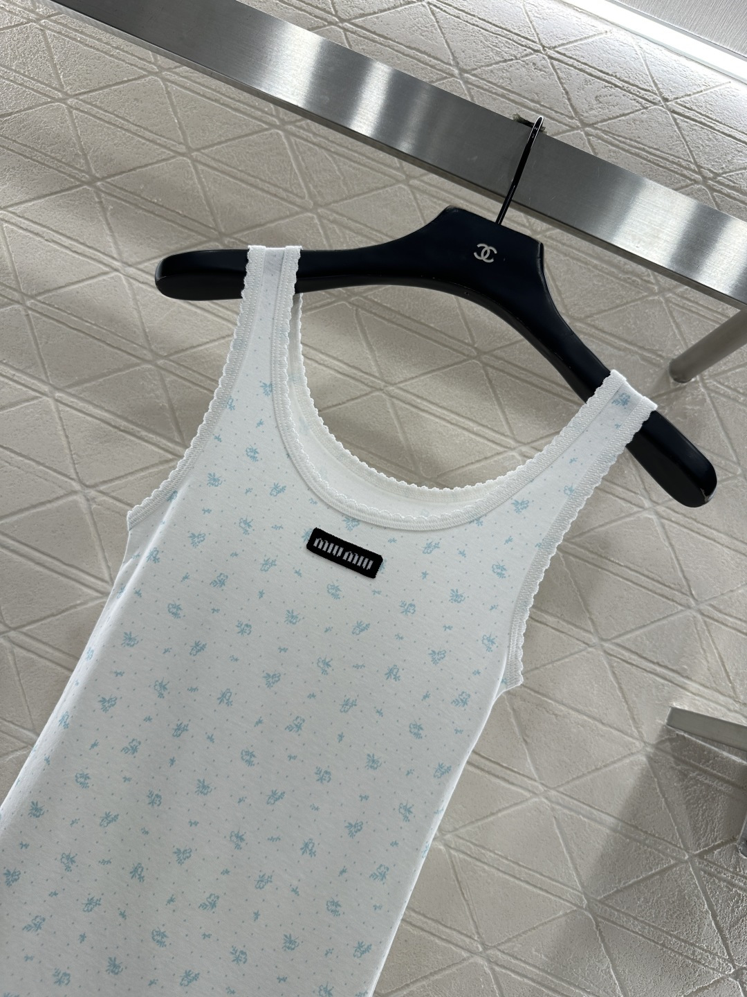 ♥Miuni*♥2025新品上架 修身U领碎花背心定制YB斜纹全棉材质，清透舒适，弹力十足，U型领修身背