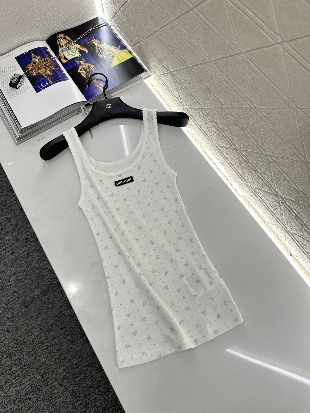 ♥Miuni*♥2025新品上架 修身U领碎花背心定制YB斜纹全棉材质，清透舒适，弹力十足，U型领修身背