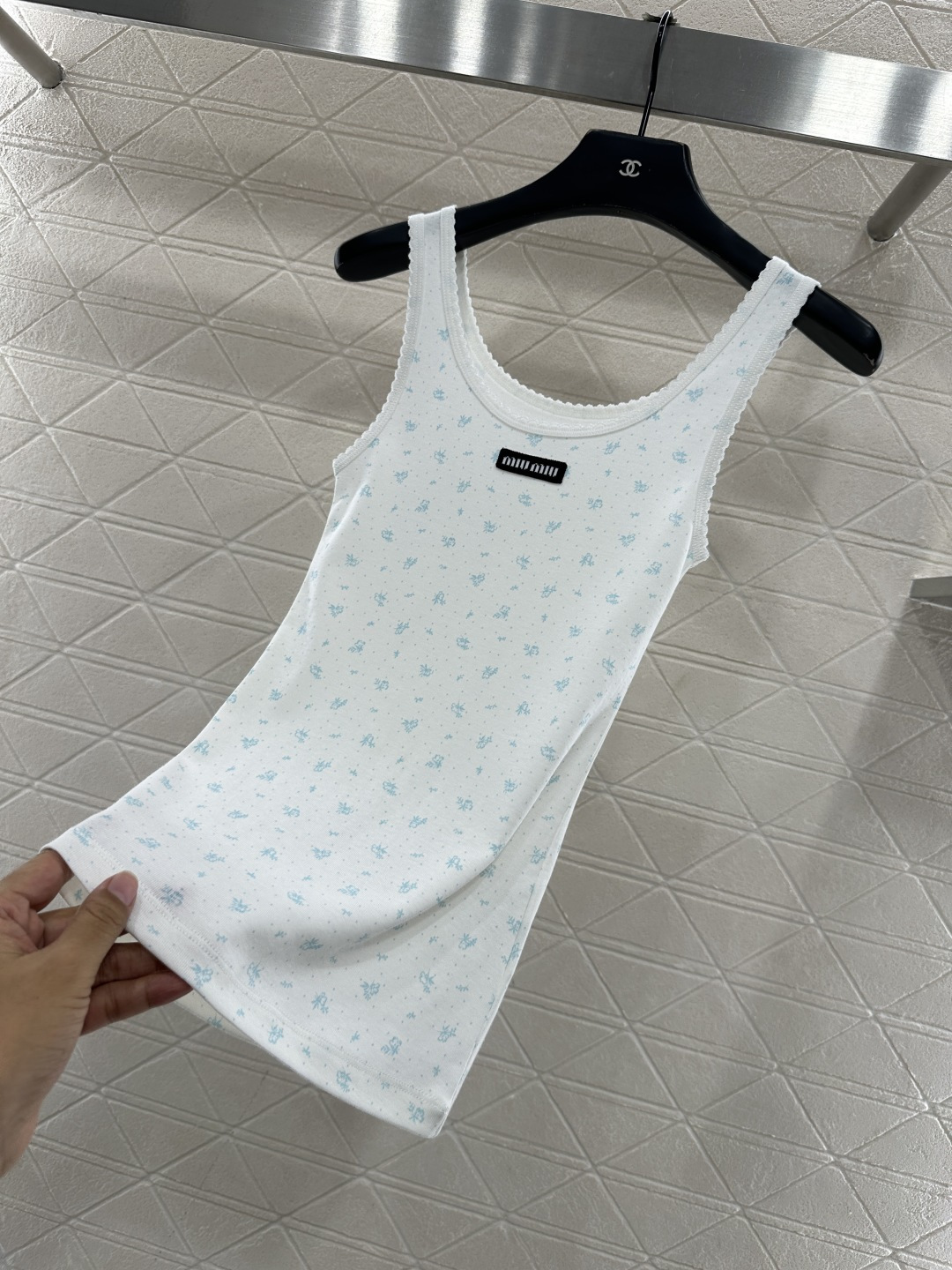 ♥Miuni*♥2025新品上架 修身U领碎花背心定制YB斜纹全棉材质，清透舒适，弹力十足，U型领修身背