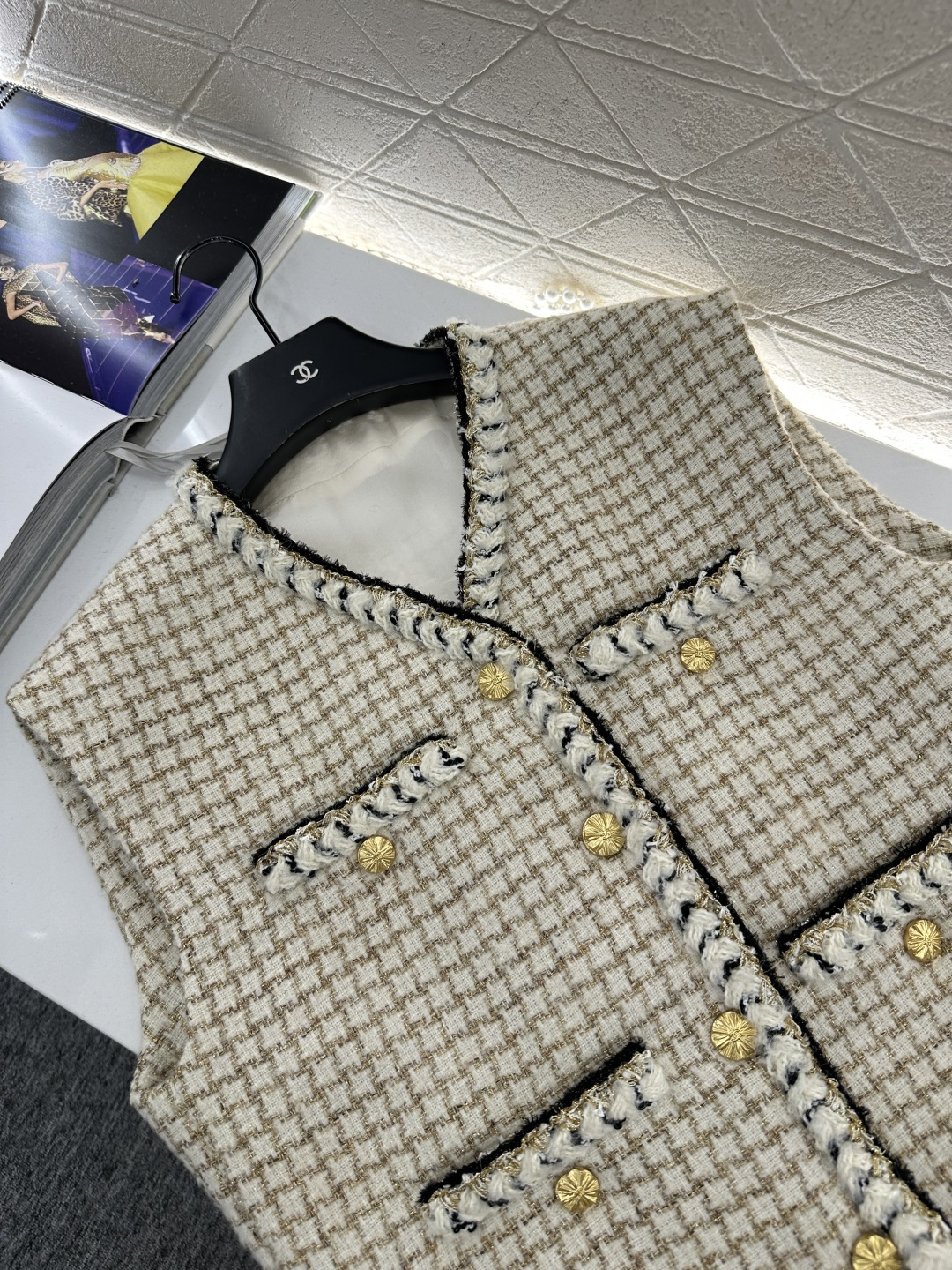 ♥Chane*♥2025新品上架 编织格纹马甲定制YB进口粗纺羊毛呢材质，肌理明显，质感上乘，粗花毛呢面