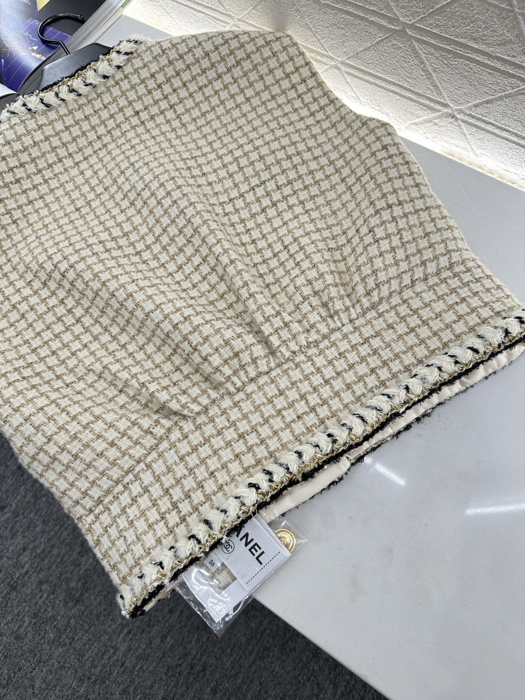 ♥Chane*♥2025新品上架 编织格纹马甲定制YB进口粗纺羊毛呢材质，肌理明显，质感上乘，粗花毛呢面
