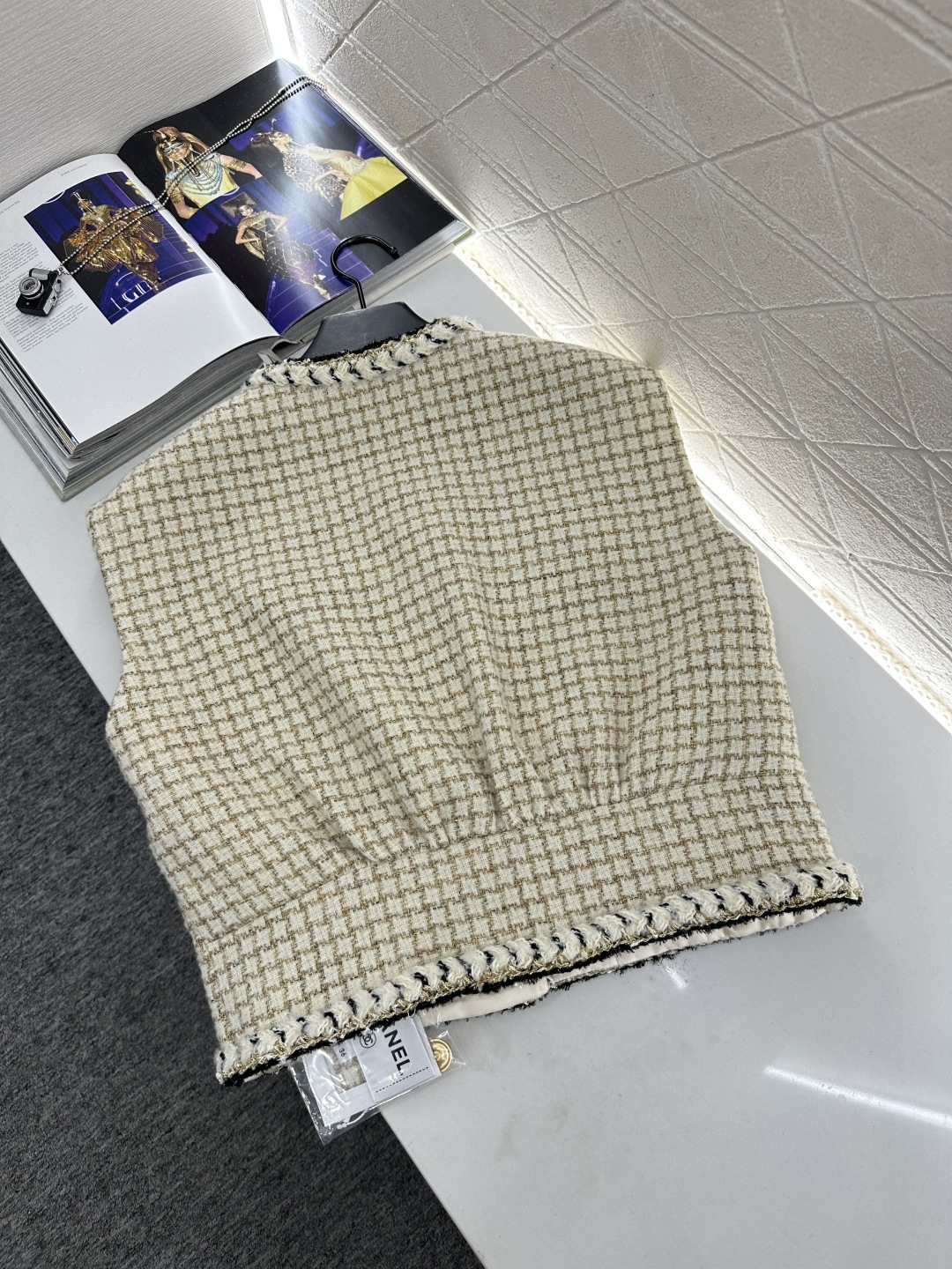 ♥Chane*♥2025新品上架 编织格纹马甲定制YB进口粗纺羊毛呢材质，肌理明显，质感上乘，粗花毛呢面