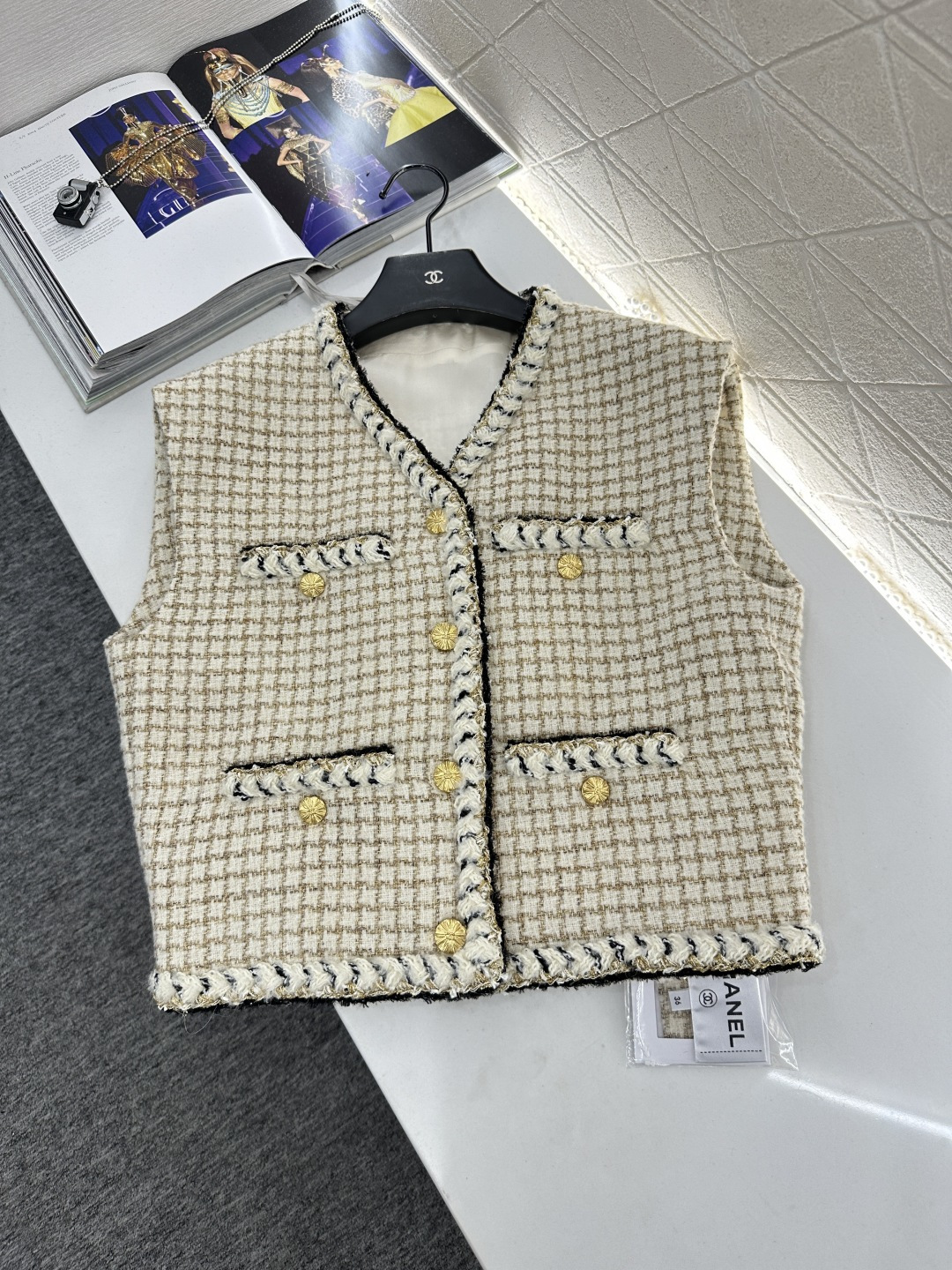 ♥Chane*♥2025新品上架 编织格纹马甲定制YB进口粗纺羊毛呢材质，肌理明显，质感上乘，粗花毛呢面