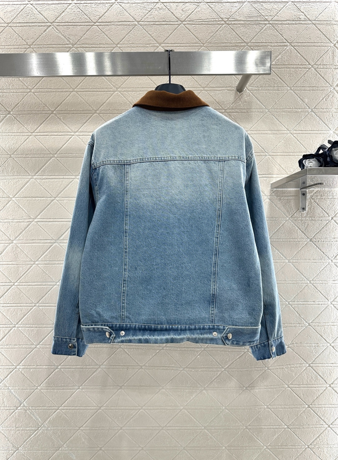 ♥Louis vuitto*♥2025新品上架 两面穿格纹翻领牛仔外套定制YB斜纹棉牛仔材质，质感复古，