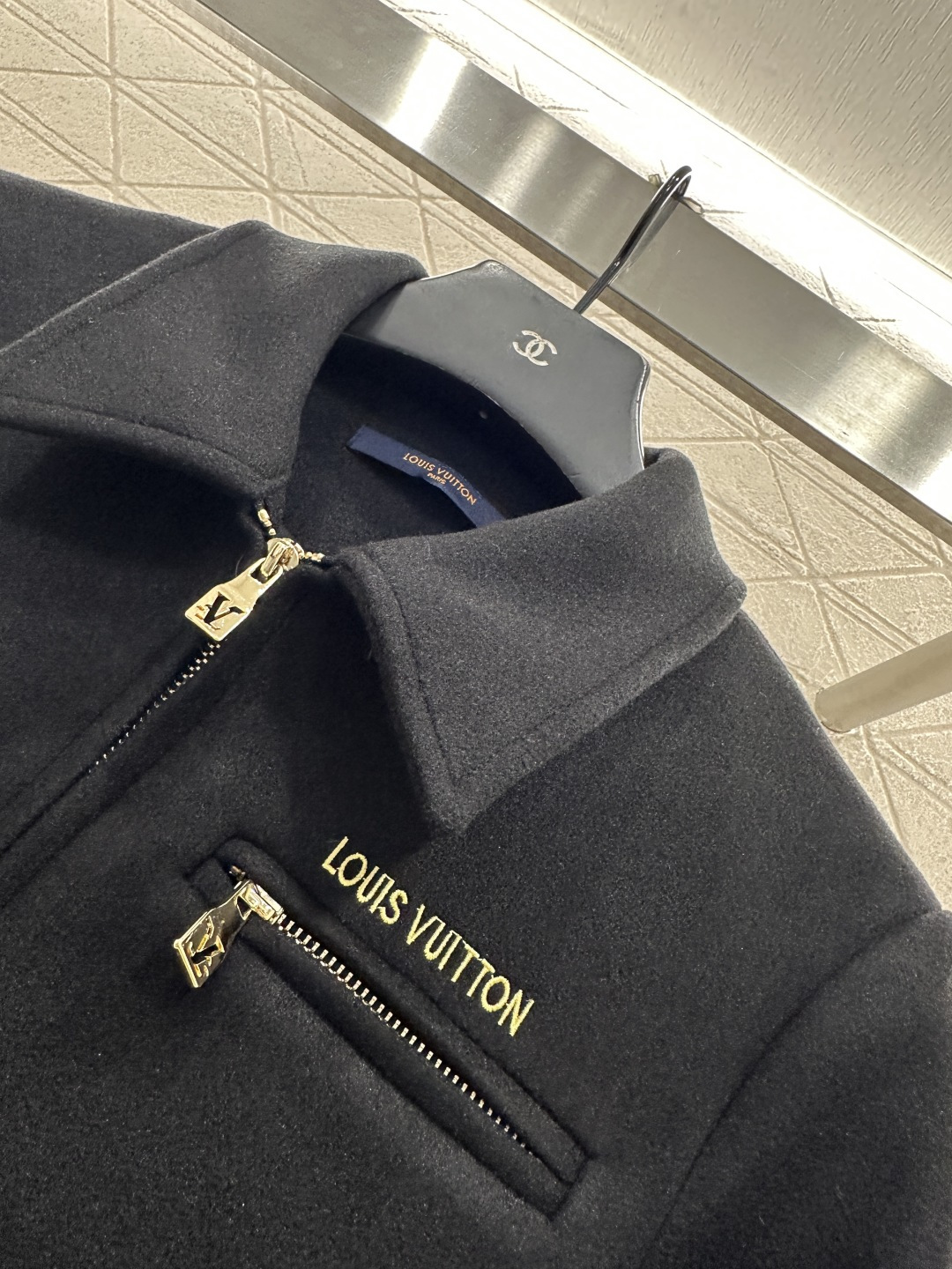 ♥Louis vuitto*♥2025新品上架 毛呢翻领夹克外套定制YB进口毛呢材质，肌理明显，挺括有型