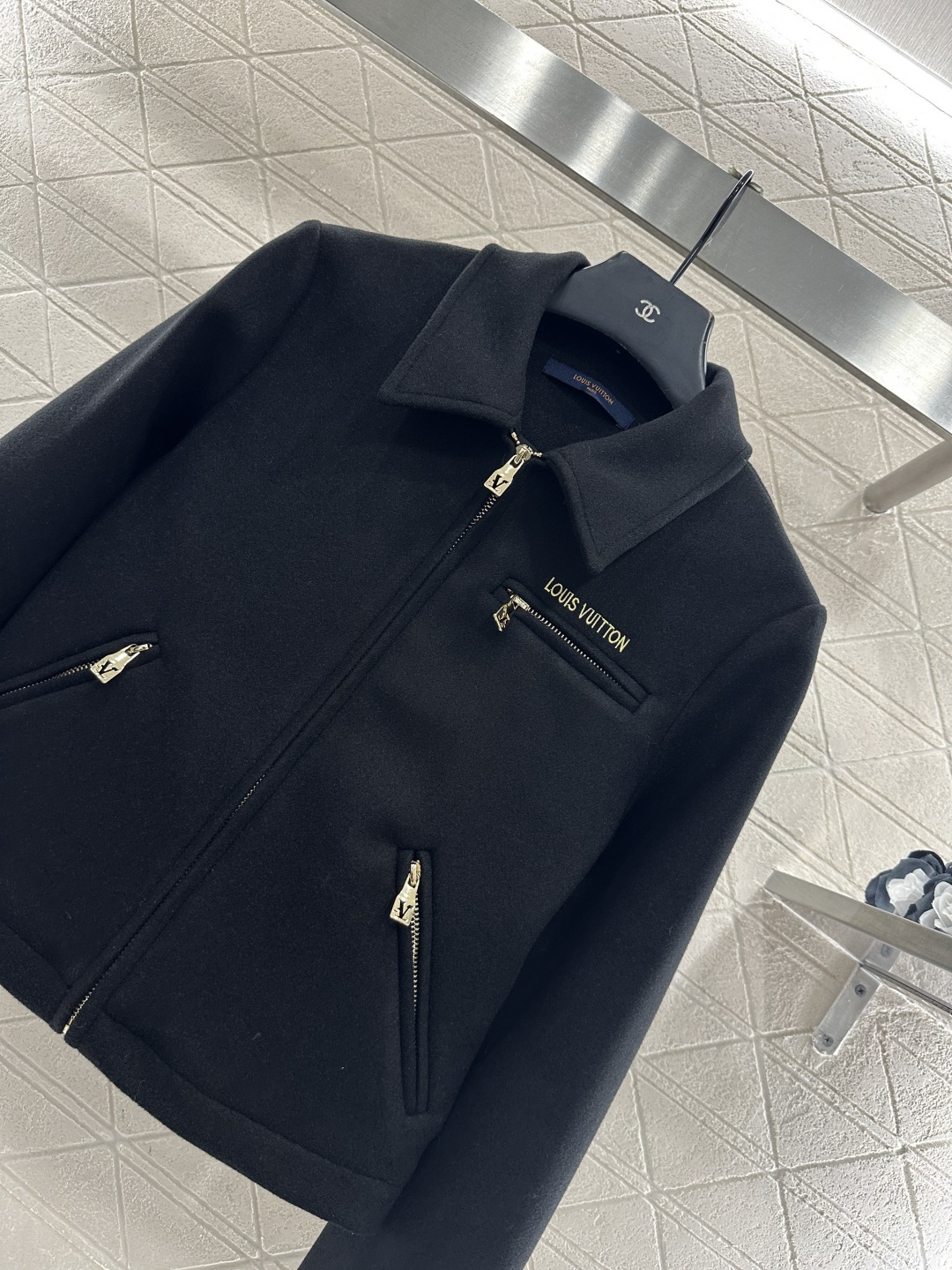 ♥Louis vuitto*♥2025新品上架 毛呢翻领夹克外套定制YB进口毛呢材质，肌理明显，挺括有型