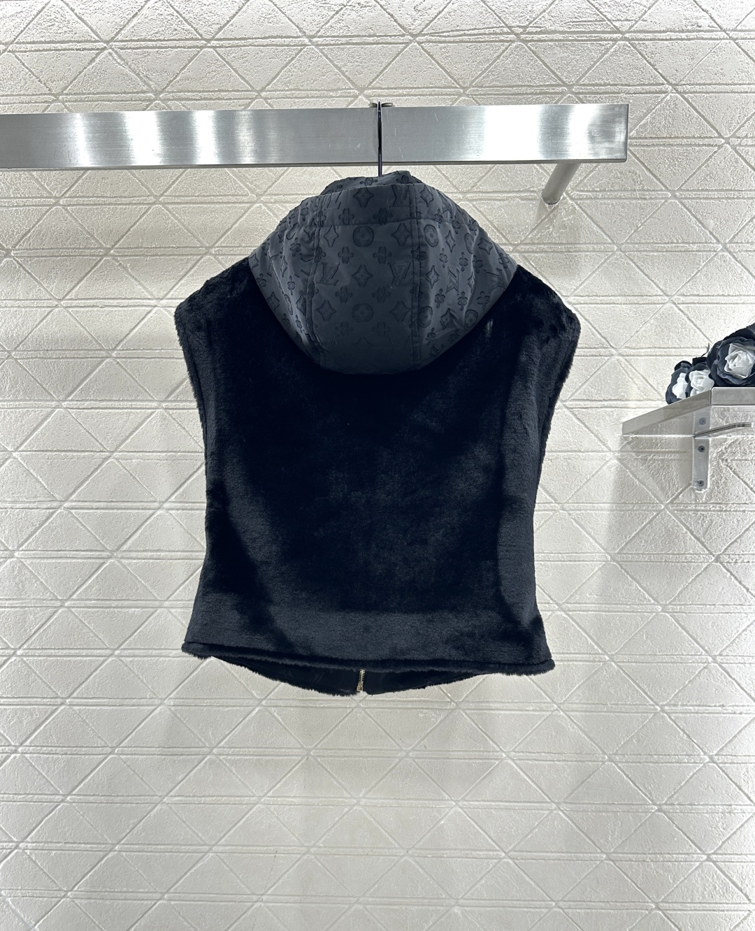 ♥Louis Vuitto*♥2025新品上架 连帽毛绒坎肩马甲定制YB进口短毛绒材质，质感光泽，软糯亲