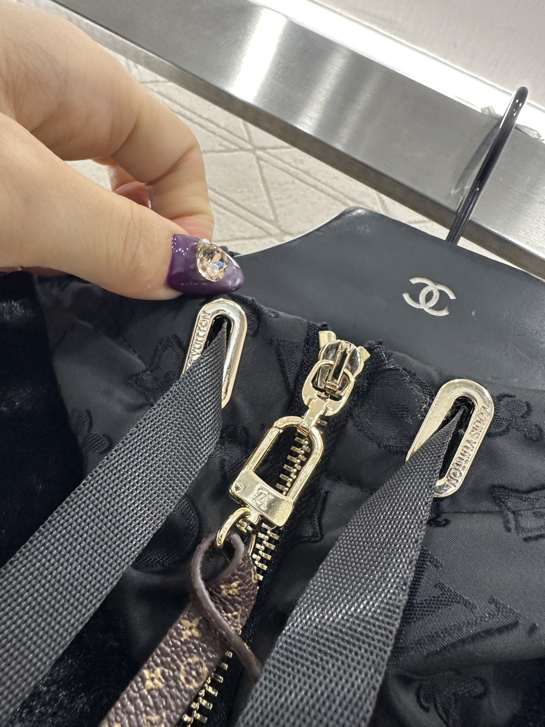 ♥Louis Vuitto*♥2025新品上架 连帽毛绒坎肩马甲定制YB进口短毛绒材质，质感光泽，软糯亲