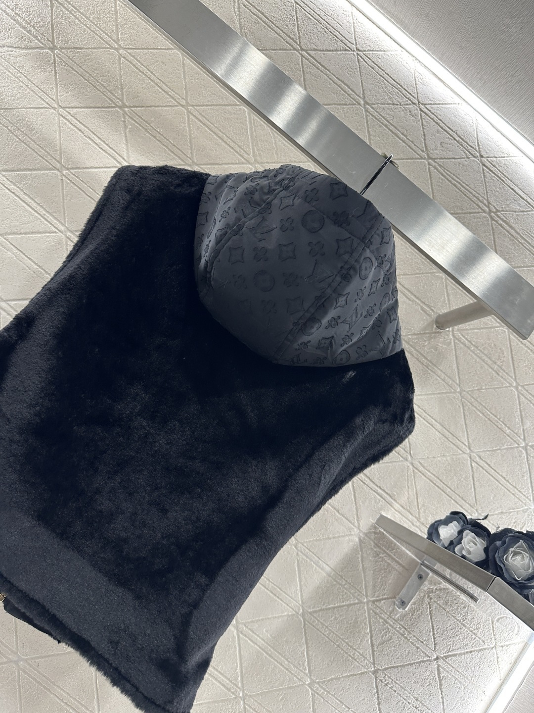 ♥Louis Vuitto*♥2025新品上架 连帽毛绒坎肩马甲定制YB进口短毛绒材质，质感光泽，软糯亲