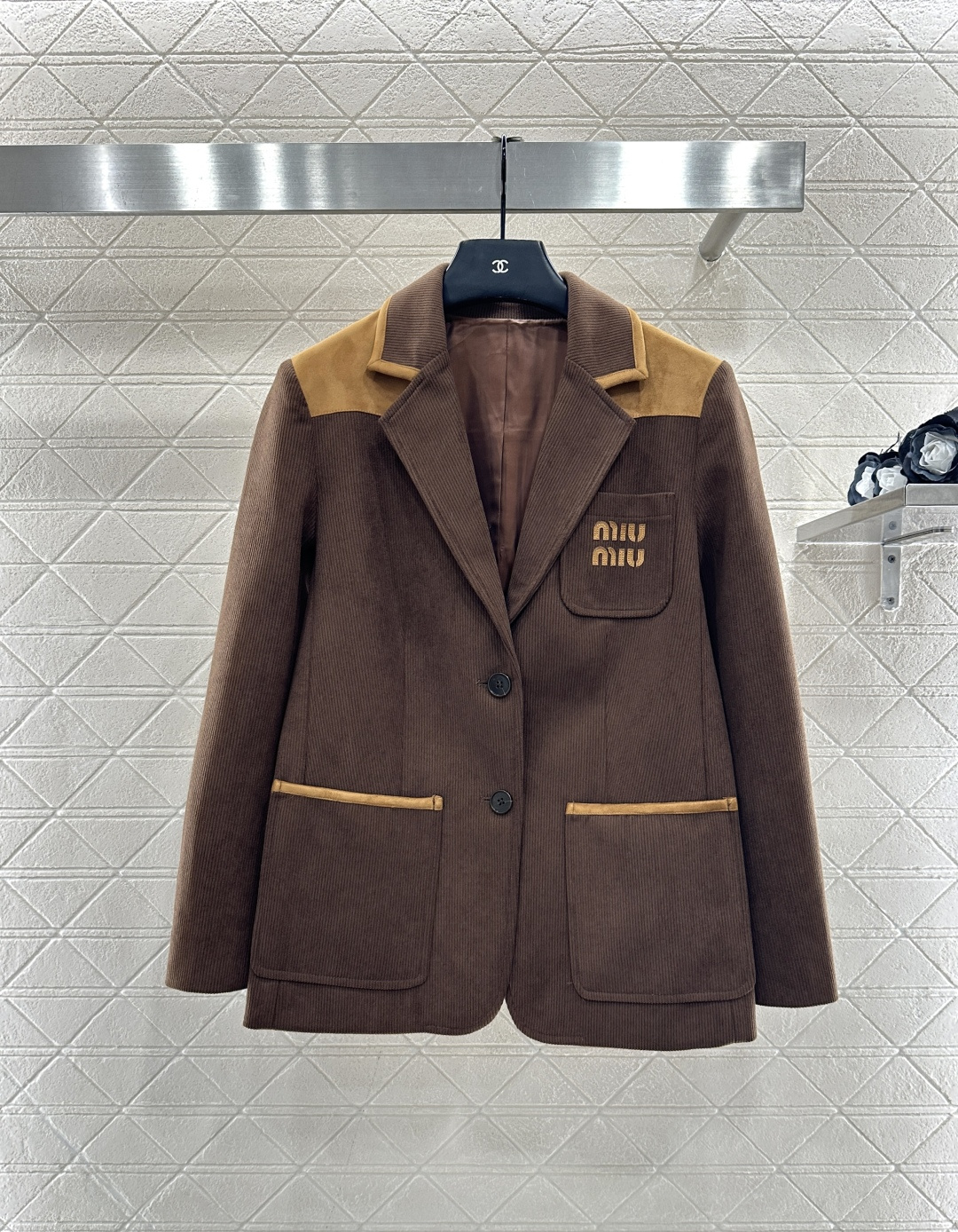 ♥Miumi*♥2025新品上架 灯芯绒撞色外套定制YB进口灯芯绒材质，质感高级，舒适挺括。翻领西装外套