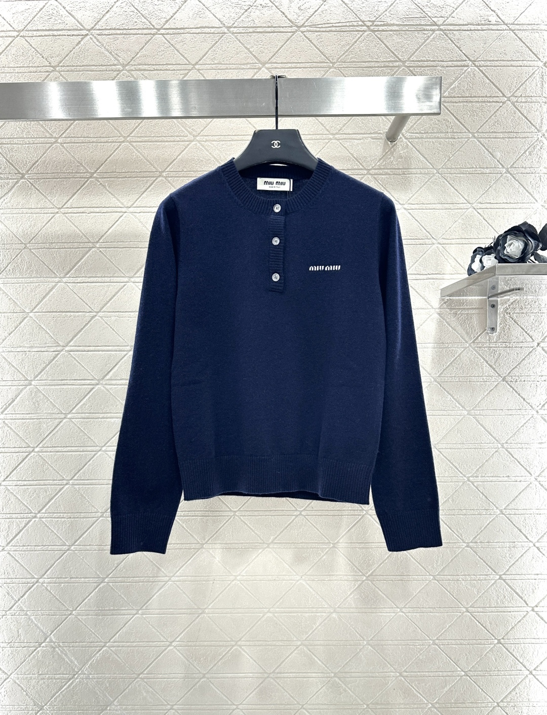 ♥Miumi*♥2025新品上架 纽扣半开襟针织长袖定制YB羊毛纱线织造，质感高级，舒适柔软，圆领针织长
