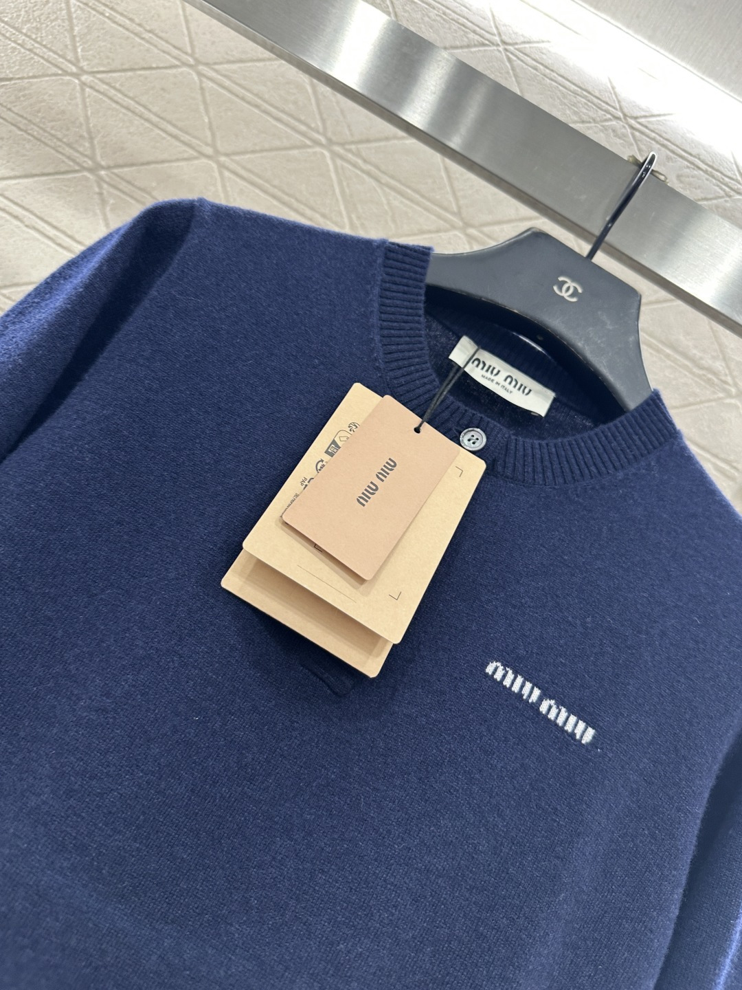 ♥Miumi*♥2025新品上架 纽扣半开襟针织长袖定制YB羊毛纱线织造，质感高级，舒适柔软，圆领针织长