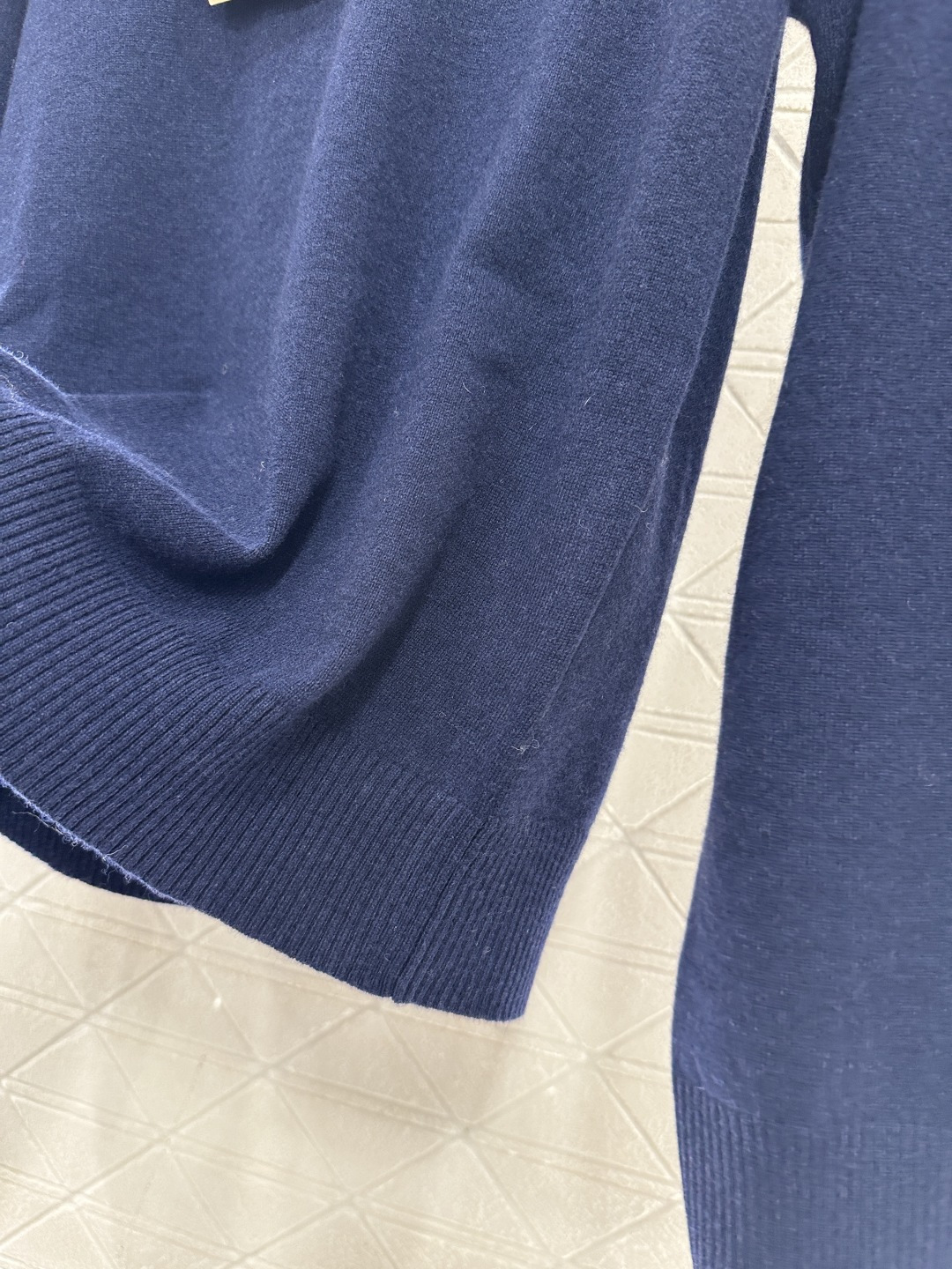 ♥Miumi*♥2025新品上架 纽扣半开襟针织长袖定制YB羊毛纱线织造，质感高级，舒适柔软，圆领针织长