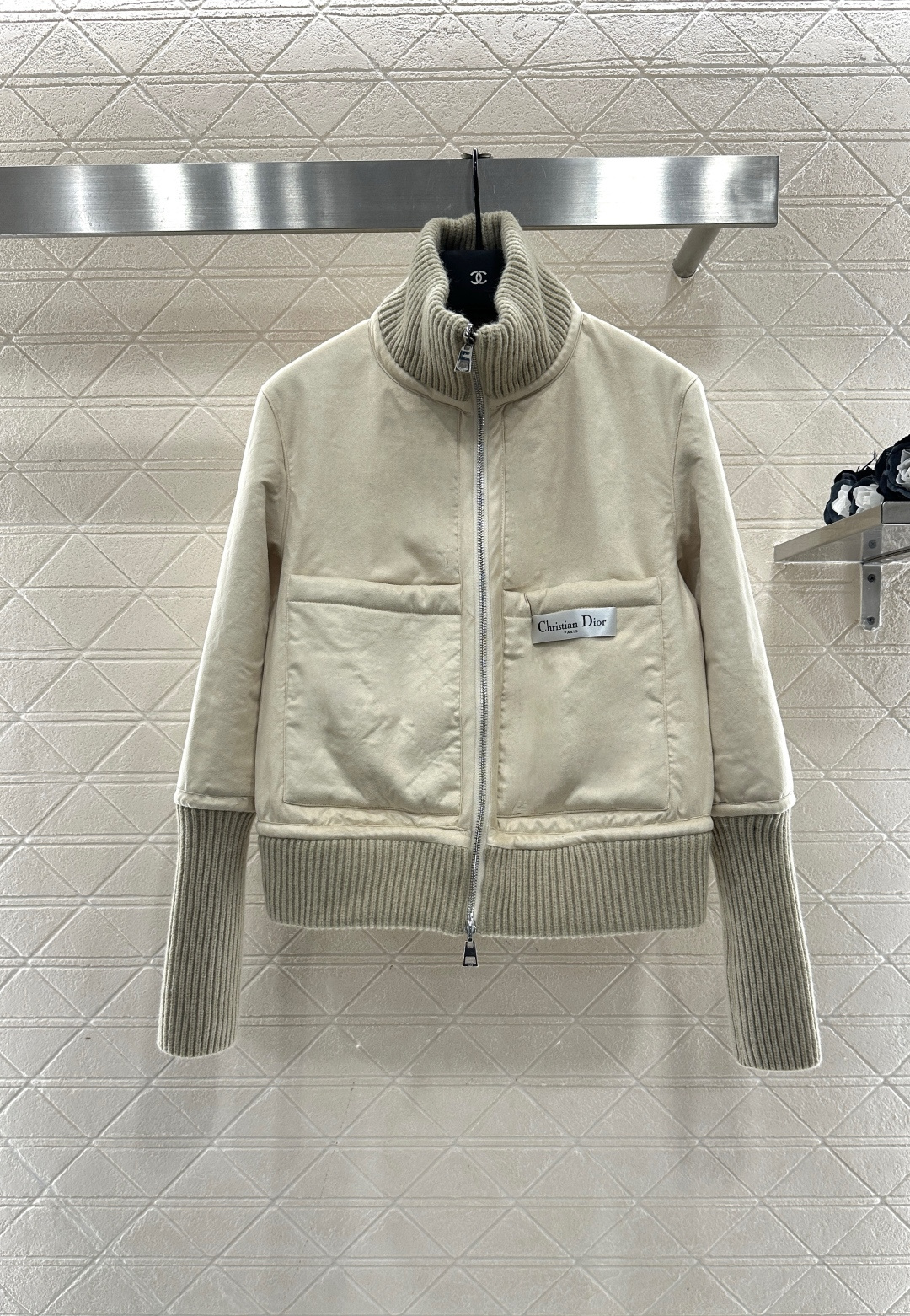 ♥Dio*♥2025新品上架 两面穿羊羔毛夹克外套定制YB进口材质，质感细腻，穿搭舒适，立领拉链夹克外套