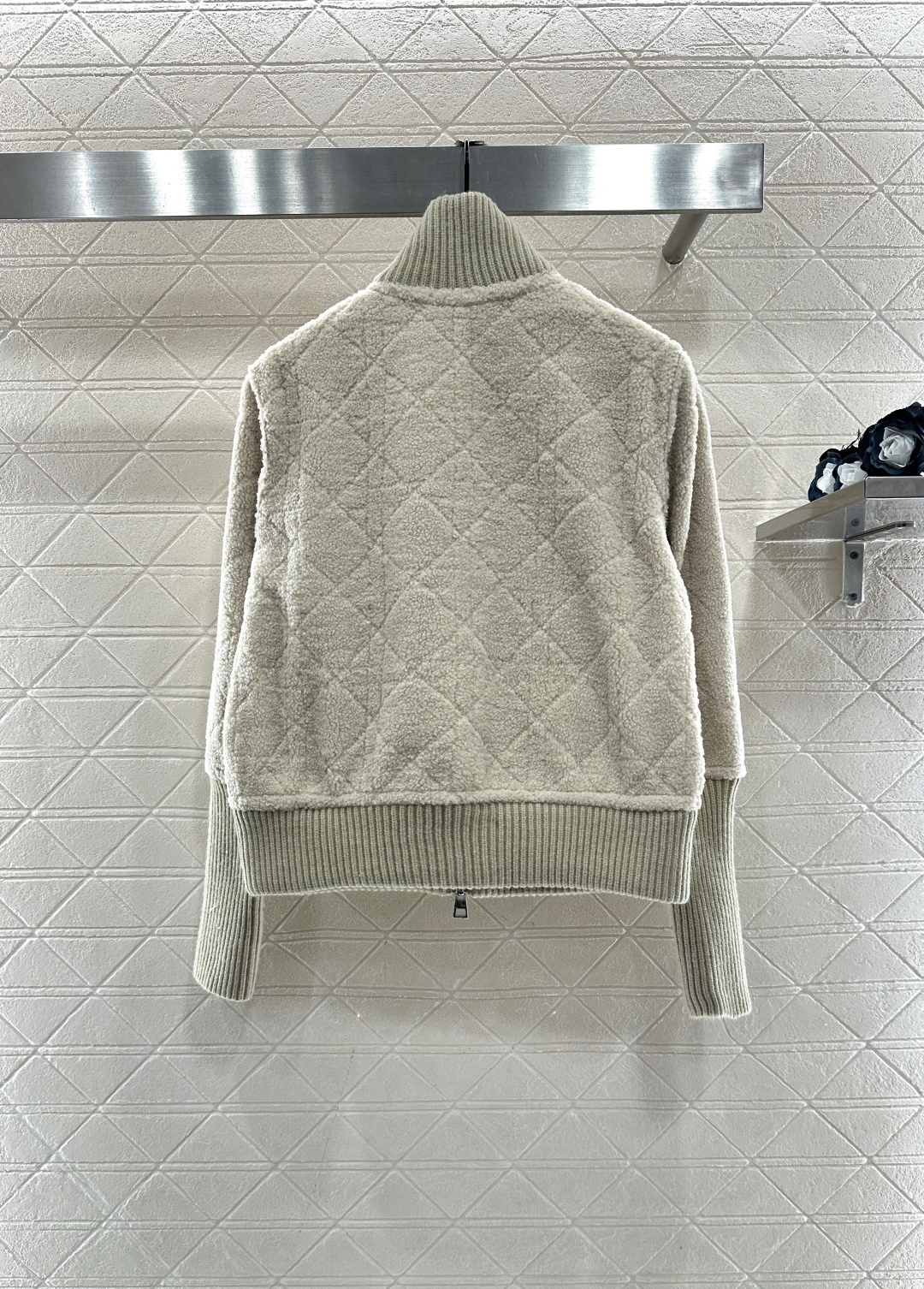 ♥Dio*♥2025新品上架 两面穿羊羔毛夹克外套定制YB进口材质，质感细腻，穿搭舒适，立领拉链夹克外套