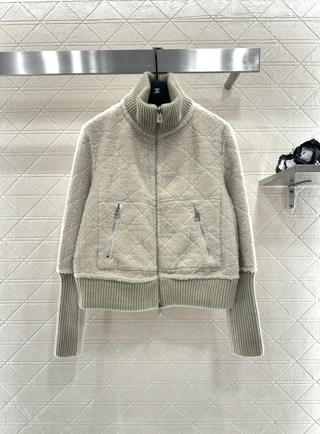 ♥Dio*♥2025新品上架 两面穿羊羔毛夹克外套定制YB进口材质，质感细腻，穿搭舒适，立领拉链夹克外套