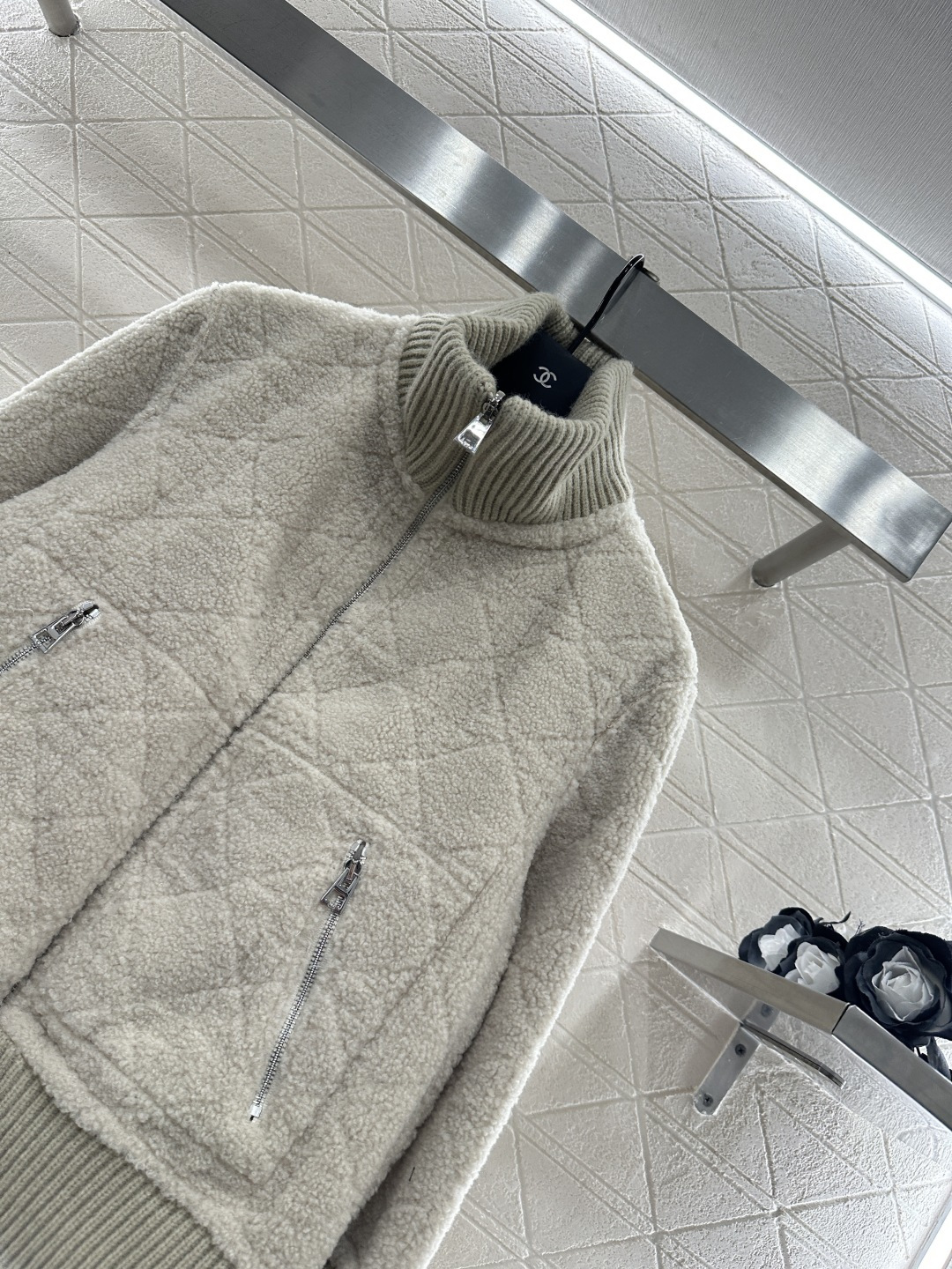 ♥Dio*♥2025新品上架 两面穿羊羔毛夹克外套定制YB进口材质，质感细腻，穿搭舒适，立领拉链夹克外套