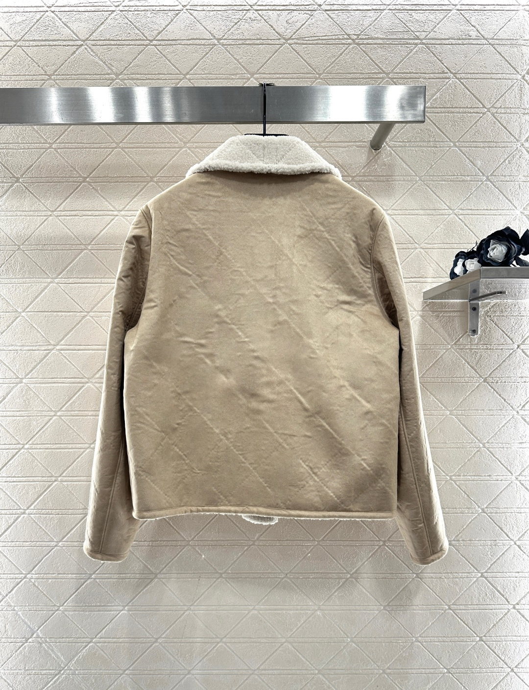 ♥Dio*♥2025新品上架 两面穿羊羔毛外套定制YB进口材质，质感细腻，穿搭舒适，直筒枪驳翻领外套，两