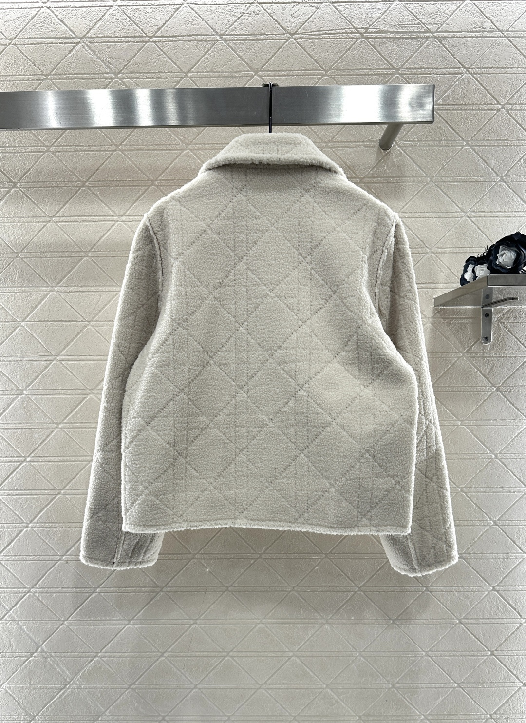 ♥Dio*♥2025新品上架 两面穿羊羔毛外套定制YB进口材质，质感细腻，穿搭舒适，直筒枪驳翻领外套，两