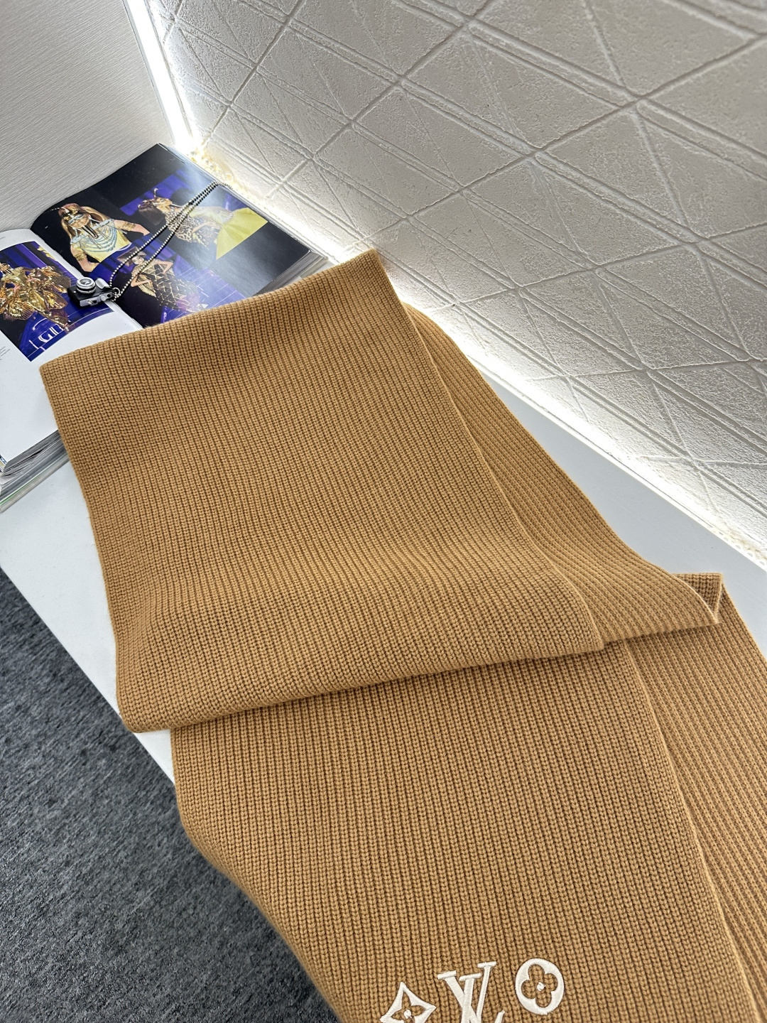 ♥Louis vuitto*♥2025新品上架 字母徽标羊绒围巾定制YB羊绒材质，亲肤柔软，保暖舒适，素