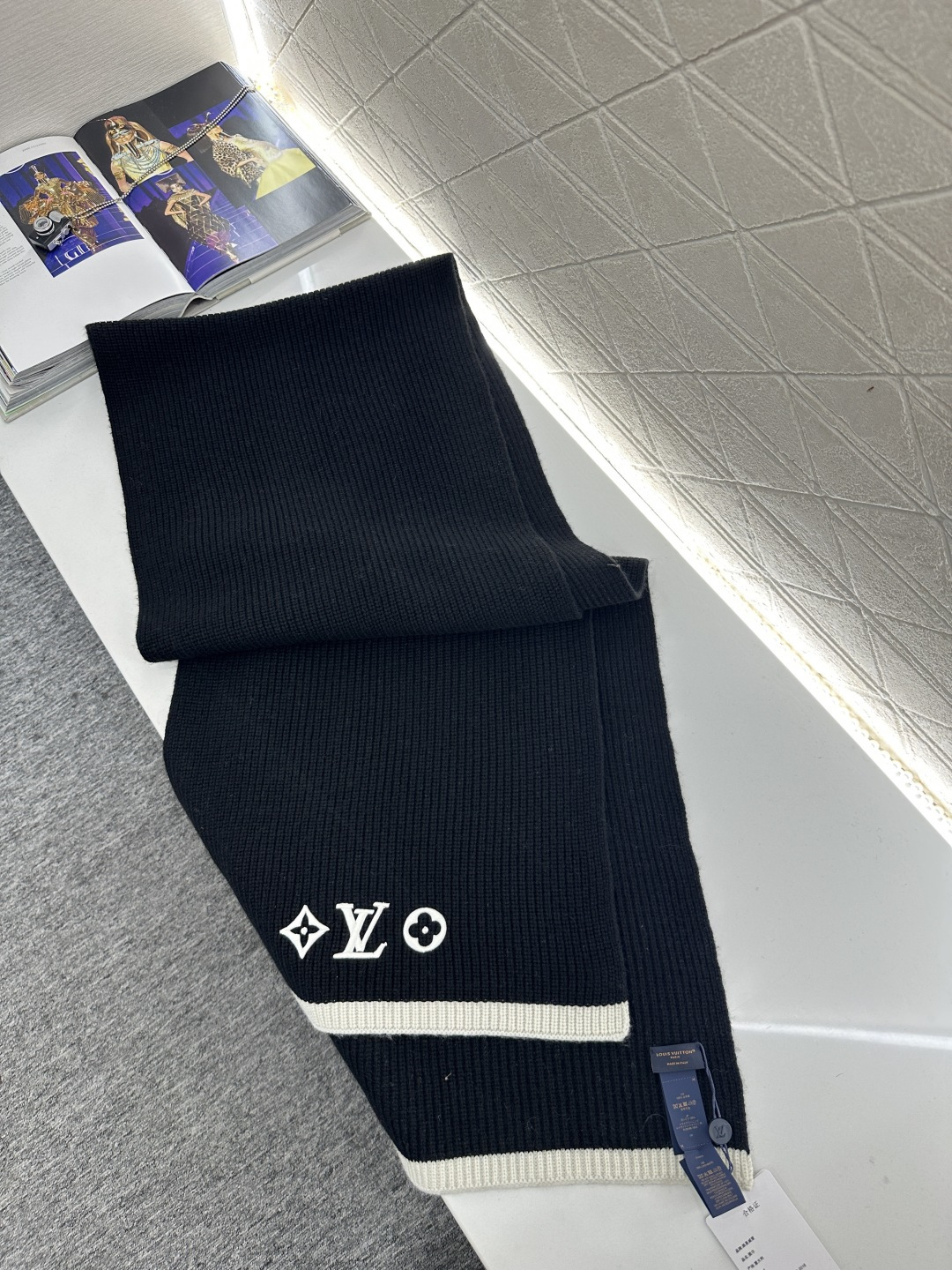 ♥Louis vuitto*♥2025新品上架 字母徽标羊绒围巾定制YB羊绒材质，亲肤柔软，保暖舒适，素