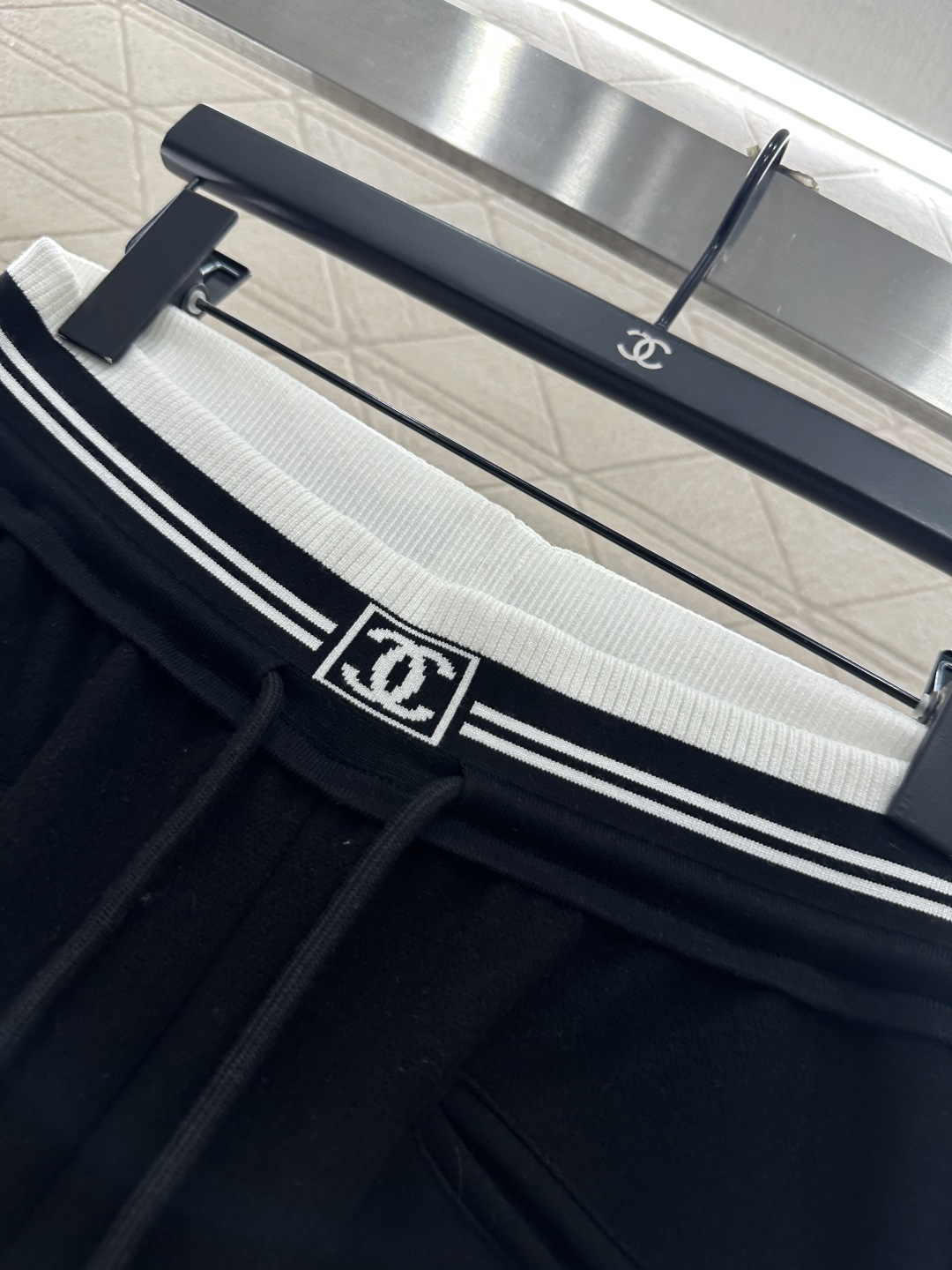 ♥Chane*♥2025新品上架 高腰织带抽绳阔腿长裤定制YB进口棉纶材质，面料柔软舒适，光泽细腻，高腰