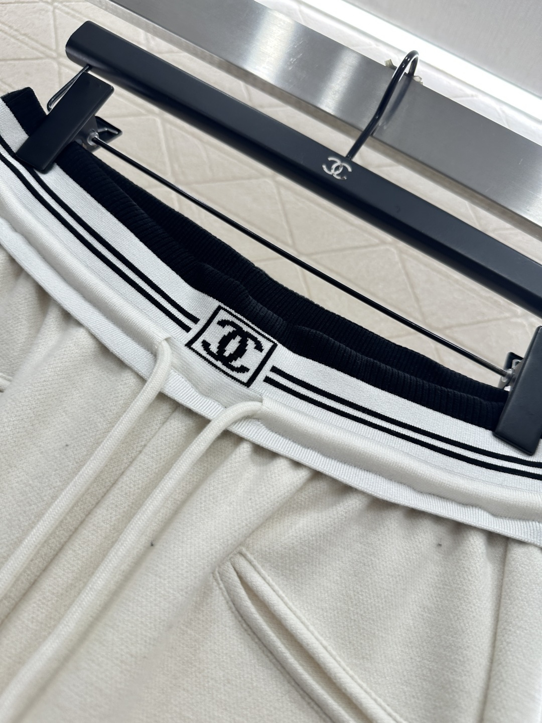 ♥Chane*♥2025新品上架 高腰织带抽绳阔腿长裤定制YB进口棉纶材质，面料柔软舒适，光泽细腻，高腰