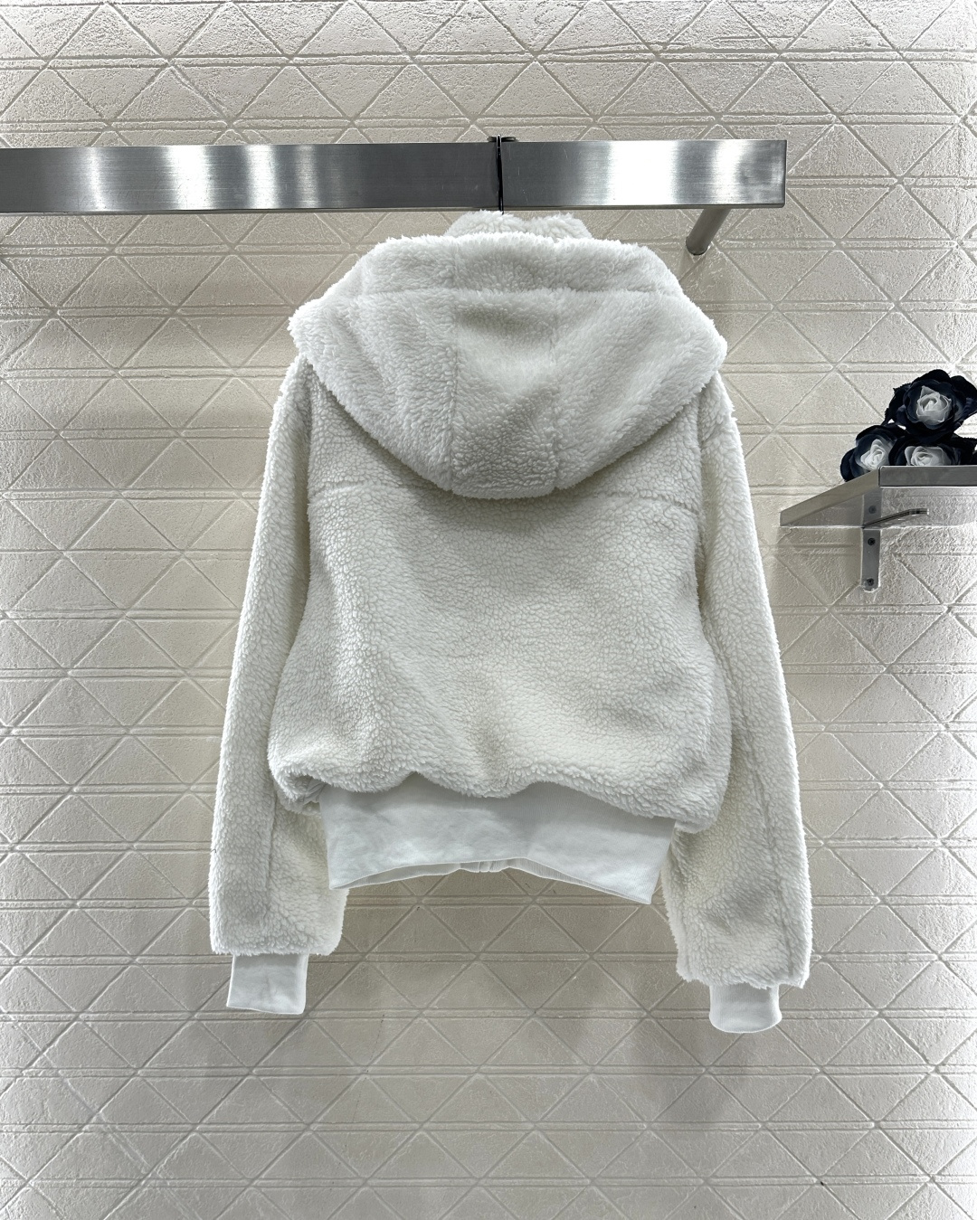 ♥Alo*♥2025新品上架 羊羔毛滑雪外套外套定制YB进口羊羔毛材质，颗粒毛绒肌理，舒适保暖，连帽外套