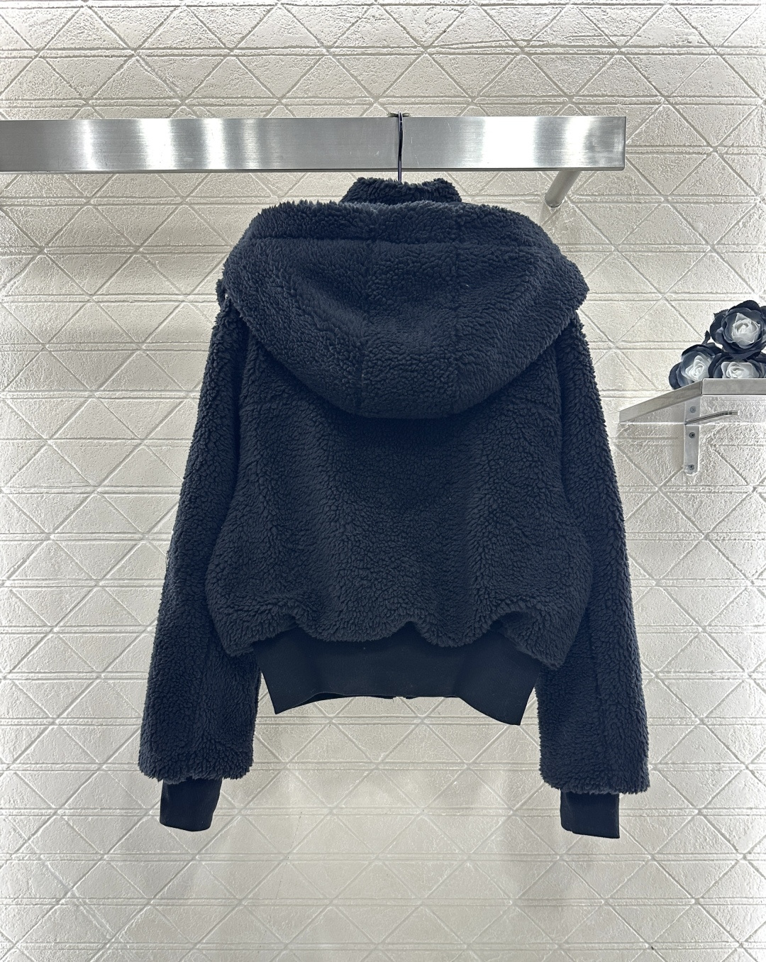 ♥Alo*♥2025新品上架 羊羔毛滑雪外套外套定制YB进口羊羔毛材质，颗粒毛绒肌理，舒适保暖，连帽外套